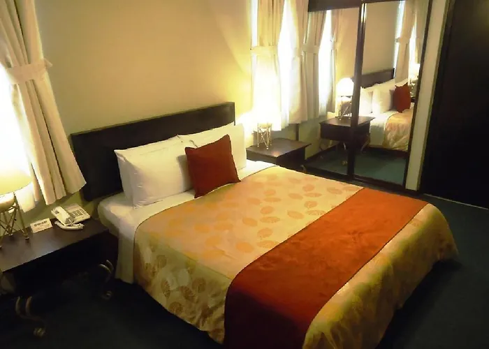Leon De Oro Inn & Suites