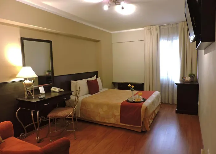 Leon De Oro Inn & Suites