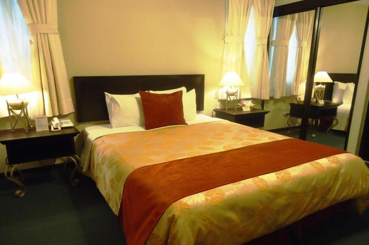 Leon De Oro & Hotel 3*