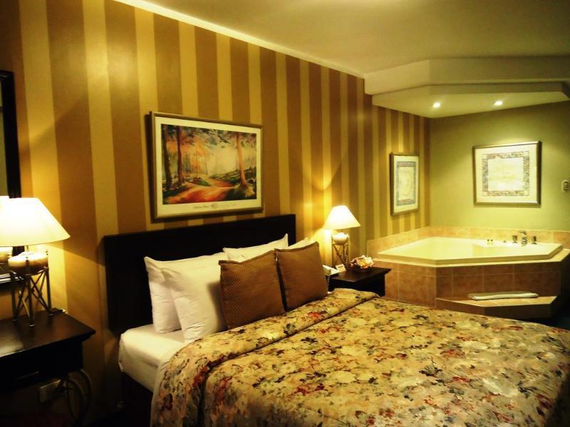Leon De Oro & Hotel