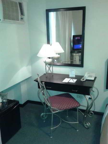 Leon De Oro Inn&suites Hotel Lima