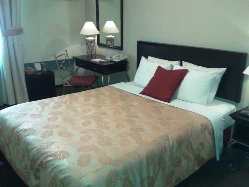 Leon De Oro Inn&suites Lima